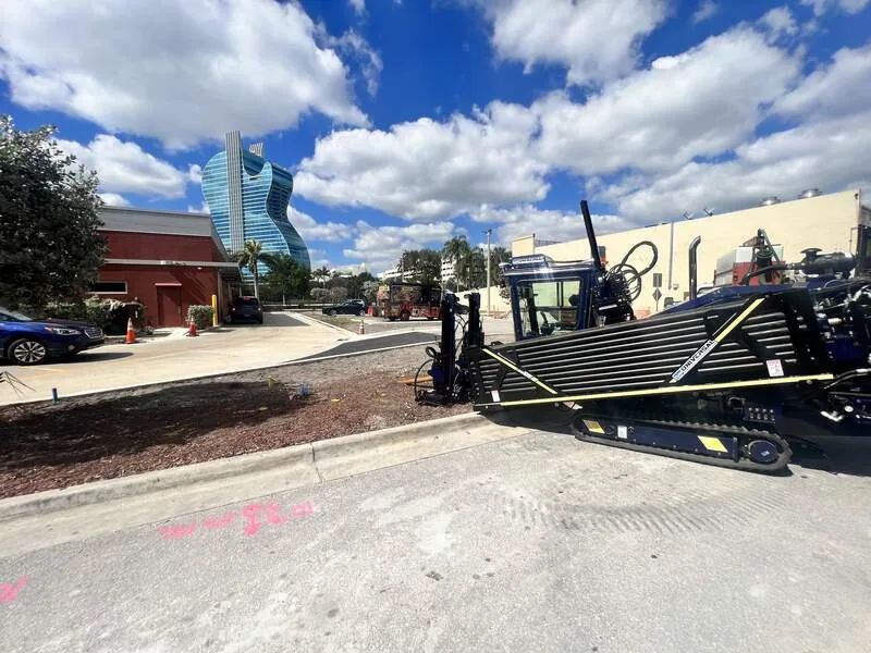 Large-scale horizontal directional boring rig at commercial site in Hollywood FL